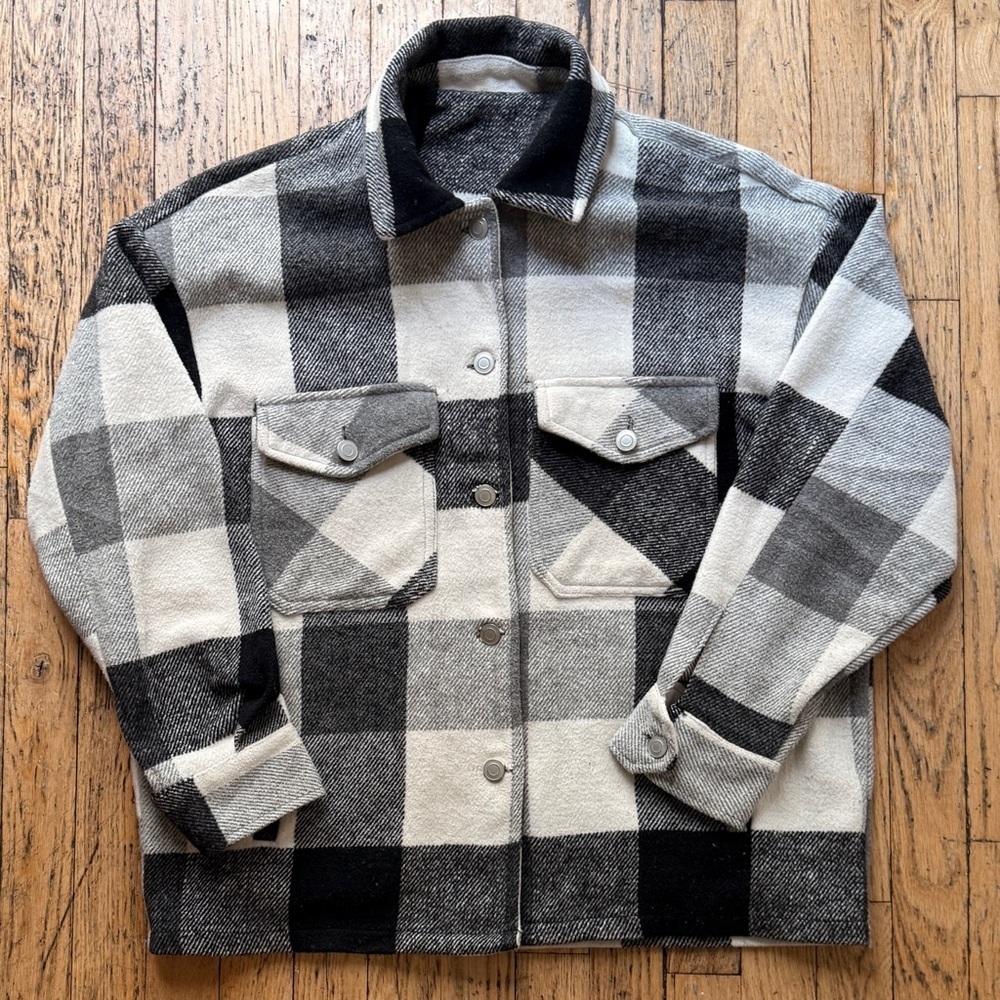 Black and white buffalo check flannel shacket - medium - Picture 3 of 6